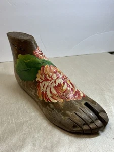 Folk Art Wooden Foot Form Painted Chrysanthemum Women’s Size 6 - Picture 1 of 5