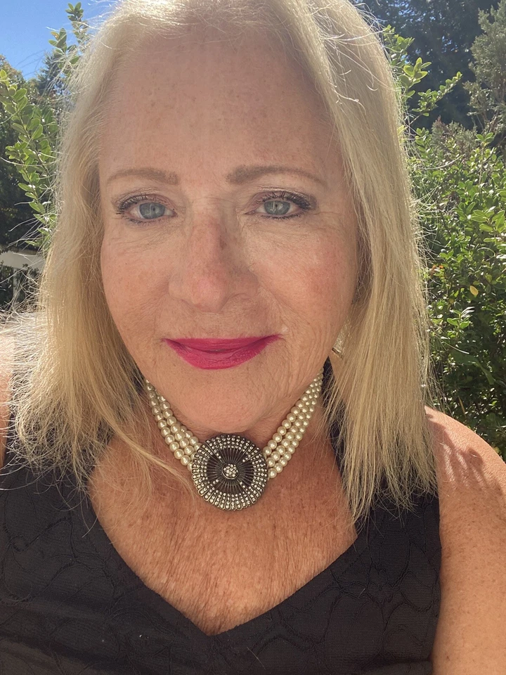 COLLAR Y PENDIENTES HEIDI DAUS PERFECTO PAVÉ CRISTAL BEGIUM DISCO 3 HILOS IMITACIÓN PERLAS❤️ Foto 1 de 4