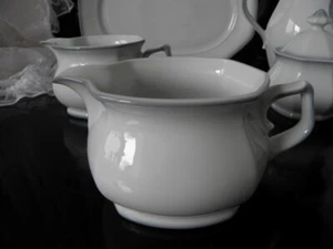 1 Sauciere Winterling Marktleuthen Smoke grau-blauer Rand weißes Porzellan - Picture 1 of 6