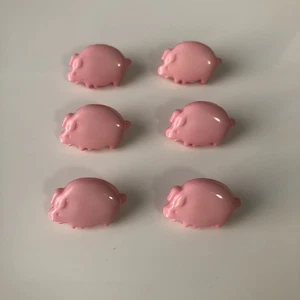 Pig Shaped Plastic Shank Buttons Set of 6 Pink New - Picture 1 of 4