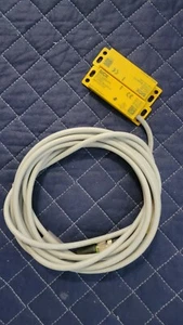 Door Interlock Safety switch SICK RE27-SA68L 1059509 with a generous cable - Picture 1 of 3