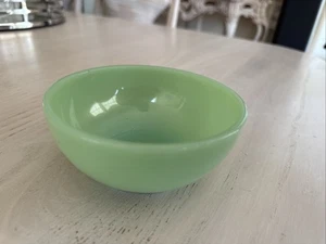 Vintage Fire King Jadeite Bowl Oven Glass 5.5' Chili Soup Cereal Nice - Picture 1 of 8