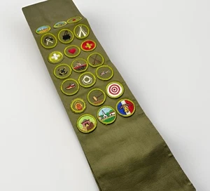 Fascia BSA verde oliva con 21 distintivi di merito lunga circa 30" MB-238 - Foto 1 di 9