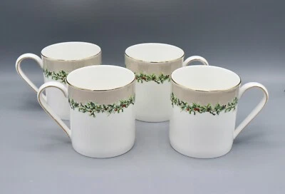 Juego de 4 tazas Wedgwood Acebo Wedgwood de Vera Wang 4" vacaciones de Navidad Foto 1 de 4