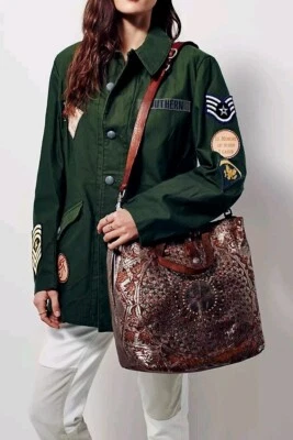 Bolso Bandolera Campomaggi Moonshine Metálico Tachonado Grande Cuero Mandala Foto 1 de 4