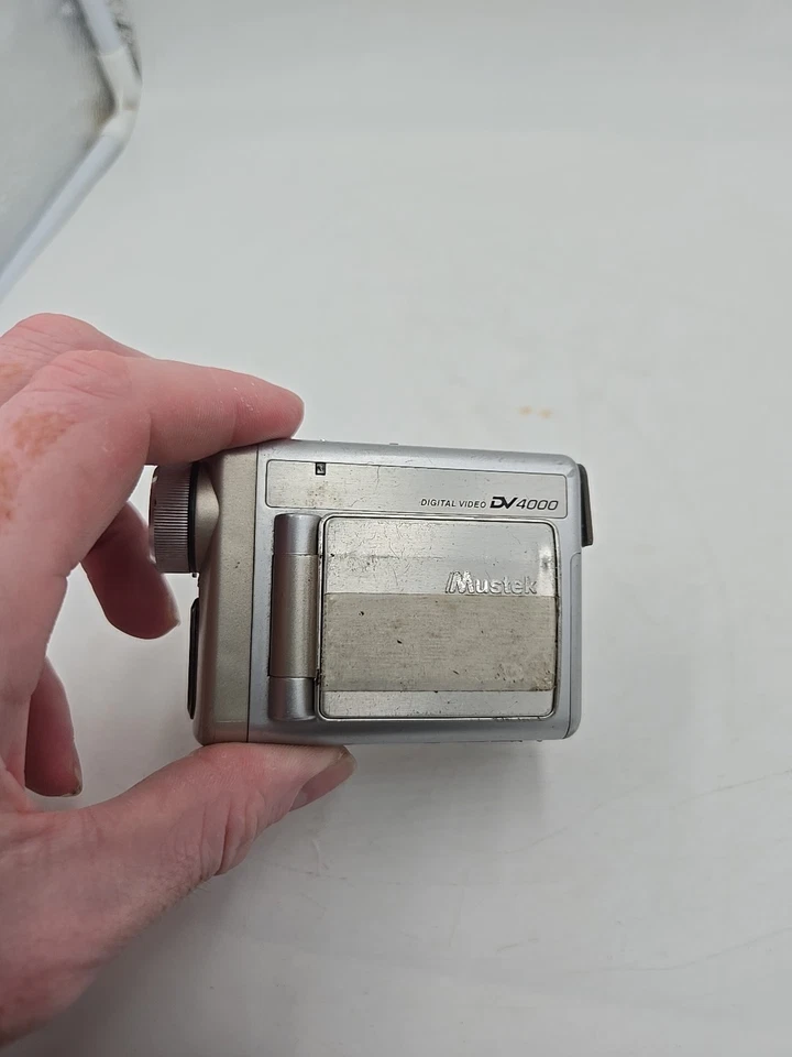 Mustek DV-4000 Handheld MPEG4 Camcorder For Parts And Repair  - Image 1 of 4