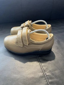 Renace Taylor Made Wide Fit Comfort Shoes Cream Leather UK Size 5.5 Hook & Loop - Picture 1 of 11