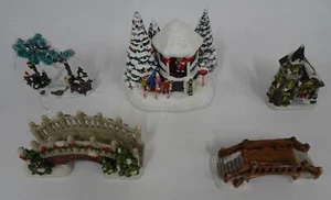 Konvolut 5 Keramik Winter Weihnachten Ferien Dorf Gebäude Brücken FR9 - Bild 1 von 12