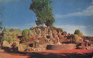 Petersen Rock Garden, Deschutes County, Eastern Oregon Vintage PC - Picture 1 of 2