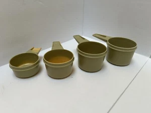 Tupperware Vintage 4er Set Tupperware Avocado Grün Messbecher - Bild 1 von 4