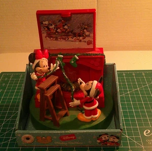 Disney Mickey & Minnie Mouse Weihnachtskamin musikalische Bewegung NEU SIEHE PI - Bild 1 von 8