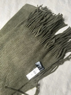 NUEVO CON ETIQUETAS Anthropologie Acogedora Manta Bufanda Musgo Verde Oliva Gran Tamaño Flecos B11 Foto 1 de 4