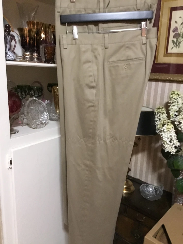 Lote de 2 Pantalones de Vestir Para Hombre Hermosos Kirkland Signature Caqui Bisque Tostado 36 x 30 Foto 1 de 4