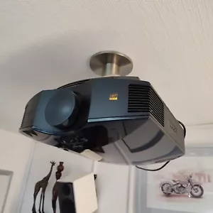 Proyector Homecinema SXRD SONY BRAVIA VPL-HW10 1080p negro, con mando a distancia - Imagen 1 de 8