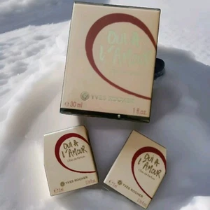 Yves Rocher - Eau de Parfum femme OUI À L'AMOUR vapo 30ml + 2 miniatures neuf - Imagen 1 de 3