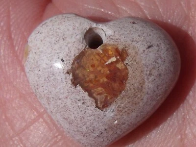 Cuenta de ópalo de fuego Cantera corazón mexicano 18,67 quilates Foto 1 de 4