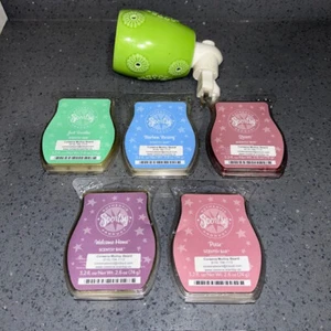 Scentsy Green Warmer With Mixed Lot of 5 waxes! Free shipping! - Picture 1 of 2