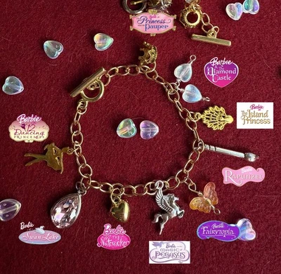 Pulsera dorada inspirada en películas de Barbie hecha a mano con amor Foto 1 de 4