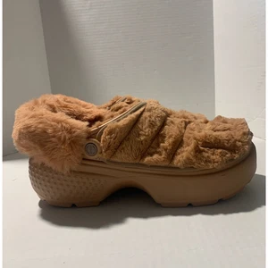Zoccoli slip on donna Crocs taglia 12 foderati stomp pelliccia sintetica trapuntati nuovi - Foto 1 di 14
