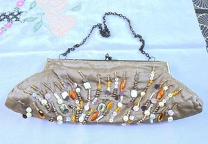 Coldwater Creek Abendtasche oder Clutch: hellbraun mit glitzernden Edelsteinen & Perlen. - Bild 1 von 4