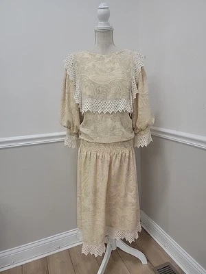 复古 Nicole Miller Biege 100% 真丝 PUFF 袖子蕾丝维多利亚爱德华连衣裙 10 — 第 1/4 张图片