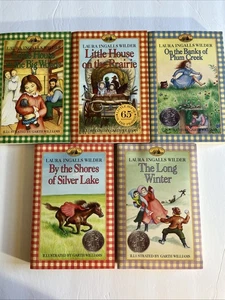 Little House 5 book set by Laura Ingalls Wilder (1994, Trade Paperback)(W3) - Foto 1 di 13
