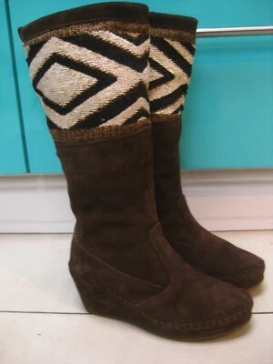 STIVALI CLARKS 4 SOUL OF AFRICA zeppa marrone camoscio AL GINOCCHIO anni 70 etnico azteco - Immagine 1 di 4