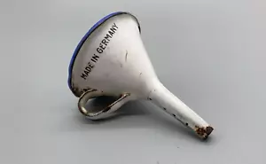 Embudo de metal esmaltado miniatura vintage 2 3/4" borde blanco azul Alemania muestra? - Imagen 1 de 6