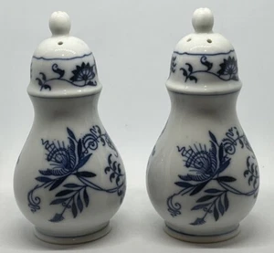 Royal Doulton England Pomeroy Salt & Pepper Shakers Blue Floral Davenport - Picture 1 of 6