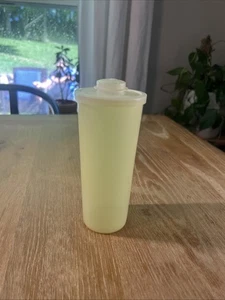 Tupperware Vintage 16 oz Vaso Pastel con Coctelera Colador Caño Tapas - Imagen 1 de 6