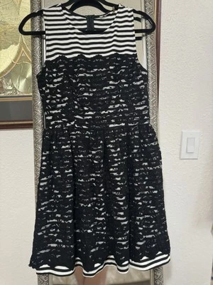 Vestido de renda Soprano preto e branco pequeno - Usado ótimas condições - Imagem 1 de 4