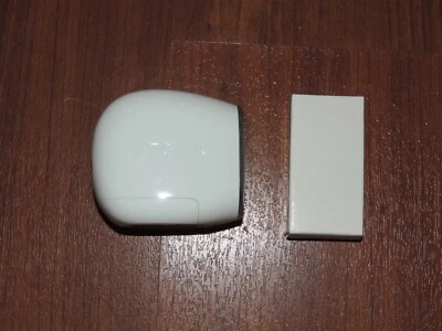 New Netgear Arlo VMC3030 HD Wireless Add-On Security Camera + 4 Duracell CR123A - Image 1 of 2