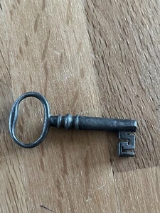 victorian wire bow key ( hollow bore ) ref 50 h - Picture 1 of 2