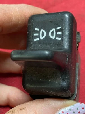 VOLVO OEM MARKER LIGHT SWITCH, 1624125, TOGGLE SWITCH Foto 1 de 3