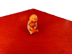 CABBAGE PATCH KIDS porcelain figurine BABY HOLDING TEDDY BEAR - Picture 1 of 4