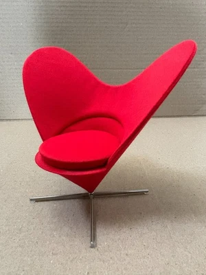 vitra Verner Panton HEART CONE miniature chair - Image 1 of 4