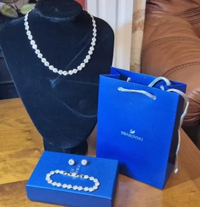 Swarovski Rhodium Plated Angelic Set White Crystal Necklace Bracelet Earrings - Picture 1 of 10