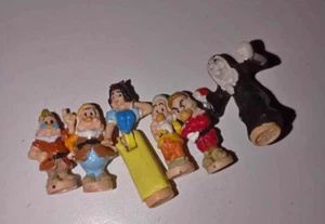 1995 Bluebird Disney Snow White’s Cottage Dolls & Bird, Polly Pocket lot of 6 - Picture 1 of 2