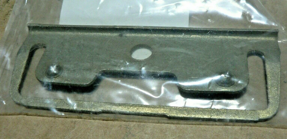 Chrysler 3580824 BRAKE CALIPER PLATE FIFTH AVENUE,DIPLOMAT FURY CORDOBA IMPERIAL - Image 1 of 1