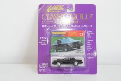 B8 1:64 3 INCH JOHNNY LIGHTNING BUICK GRAND NATIONAL BLACK MIB ON CARD - Immagine 1 di 4