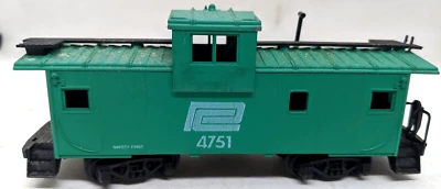 RoCo AUSTRIA HO Scale, Caboose, Penn Central PC #4751 GREEN , VINTAGE - Image 1 of 3