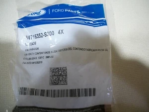TORNILLO MOLDEADOR BASCULANTE FORD 13 14 15 16 17 18 2 PIEZAS OEM - Imagen 1 de 1