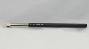 NEU MAC 239 Flat Eye Shader Lidschatten Pinsel für Gesicht Make-up Neu 🤩 - Bild 1 von 1