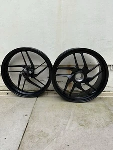 DUCATI PANIGALE 1199 1299 V2 V4 V4S V4R WHEELS - Picture 1 of 6