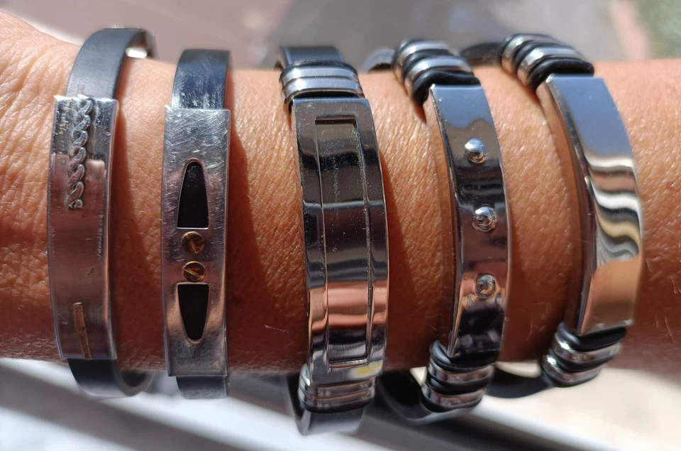 Braccialetti in acciaio e caucciù nero - Immagine 1 di 1