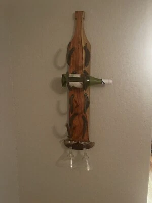 Arte de exhibición de vino de herradura de acero forjado retorcido Foto 1 de 4