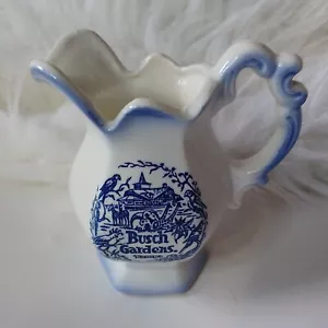 Mini jarra vintage souvenir Busch Gardens Tampa Florida azul blanca cerámica - Imagen 1 de 12