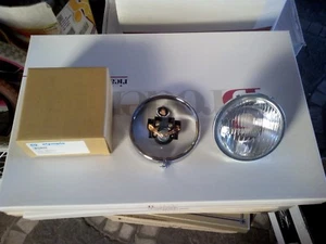 FARO IN VETRO PIAGGIO VESPA 125 SUPER CON PORTALAMPADA-CORNICE-LAMPADINE - Picture 1 of 4