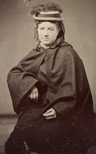 ANTIGUO AMERICANO Mujer Joven Gorra Sentada FOTO TIPO TINTE - Imagen 1 de 2