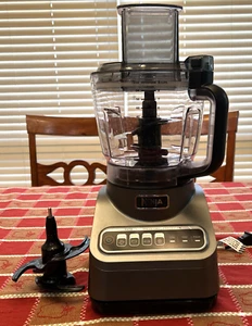 Procesador de alimentos profesional Ninja®, 850 vatios, capacidad de 9 tazas, Auto-iQ BN30 - Imagen 1 de 13